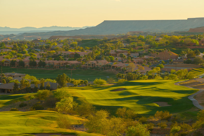 view of hole 18 at the Canyons Course